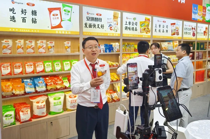 展会现场现top1体育官网进行场多平台直播 展会现场现top1体育官网进行场多平台直播